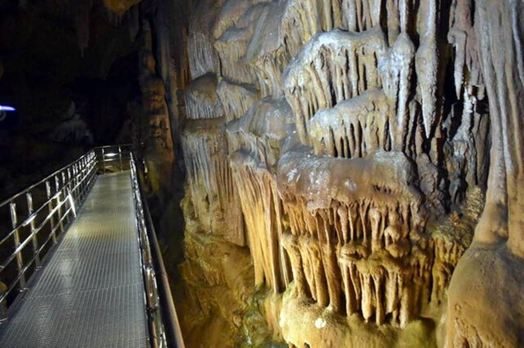 Karadeniz'deki bu mağaraya gidenler büyüleniyor! 5 ayda 100 bin ziyaretçi: Hiç böyle bir şey beklemiyordum 9